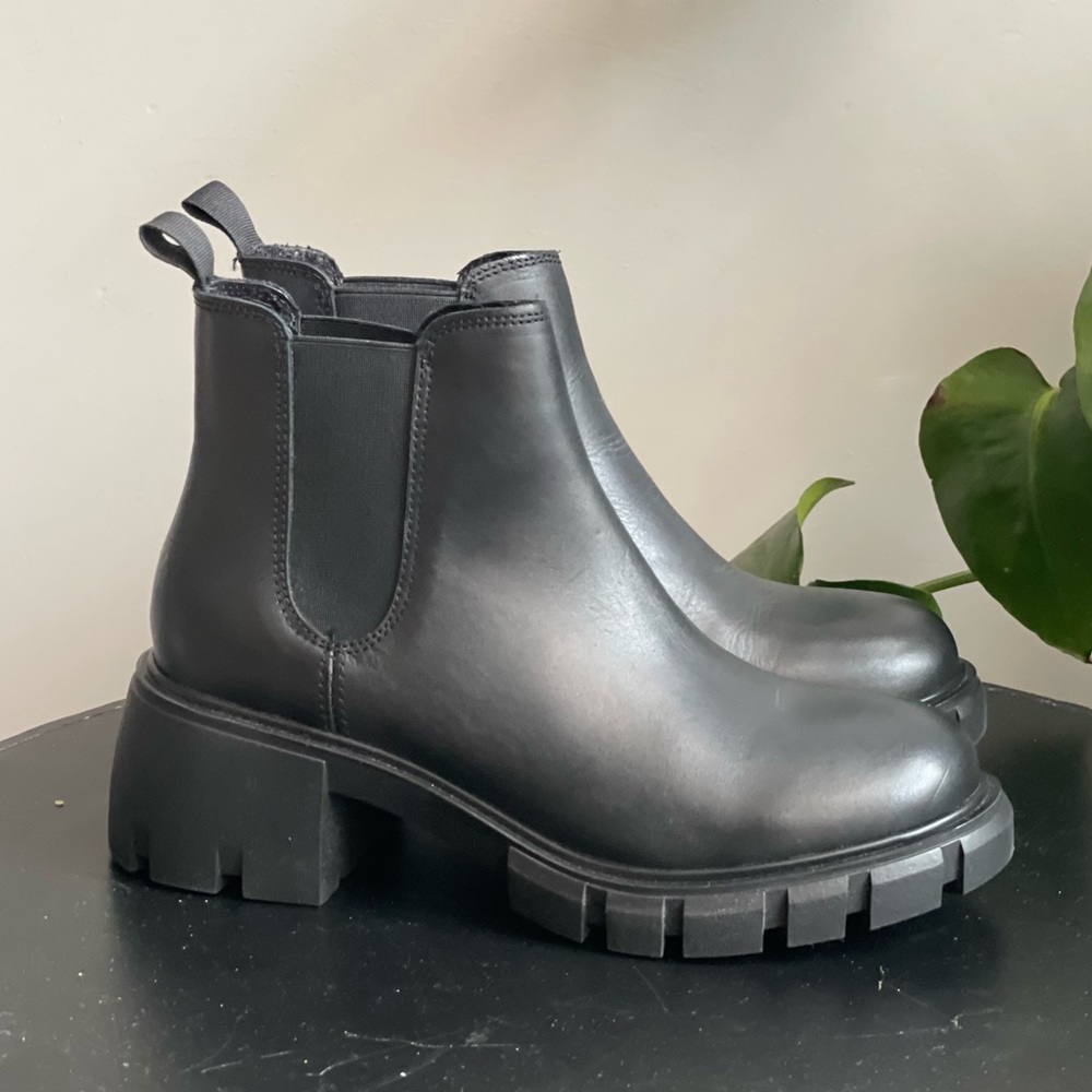**SOLD** Steve Madden Women's Howler Chelsea Combat Boot
Black Size 8.5